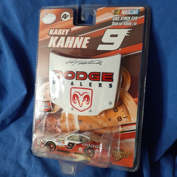 2007 Winner's Circle Kasey Kahne #9 die cast 1:64 & Hood Magnet 12.50🇨🇦Ship - Picture 9 of 11